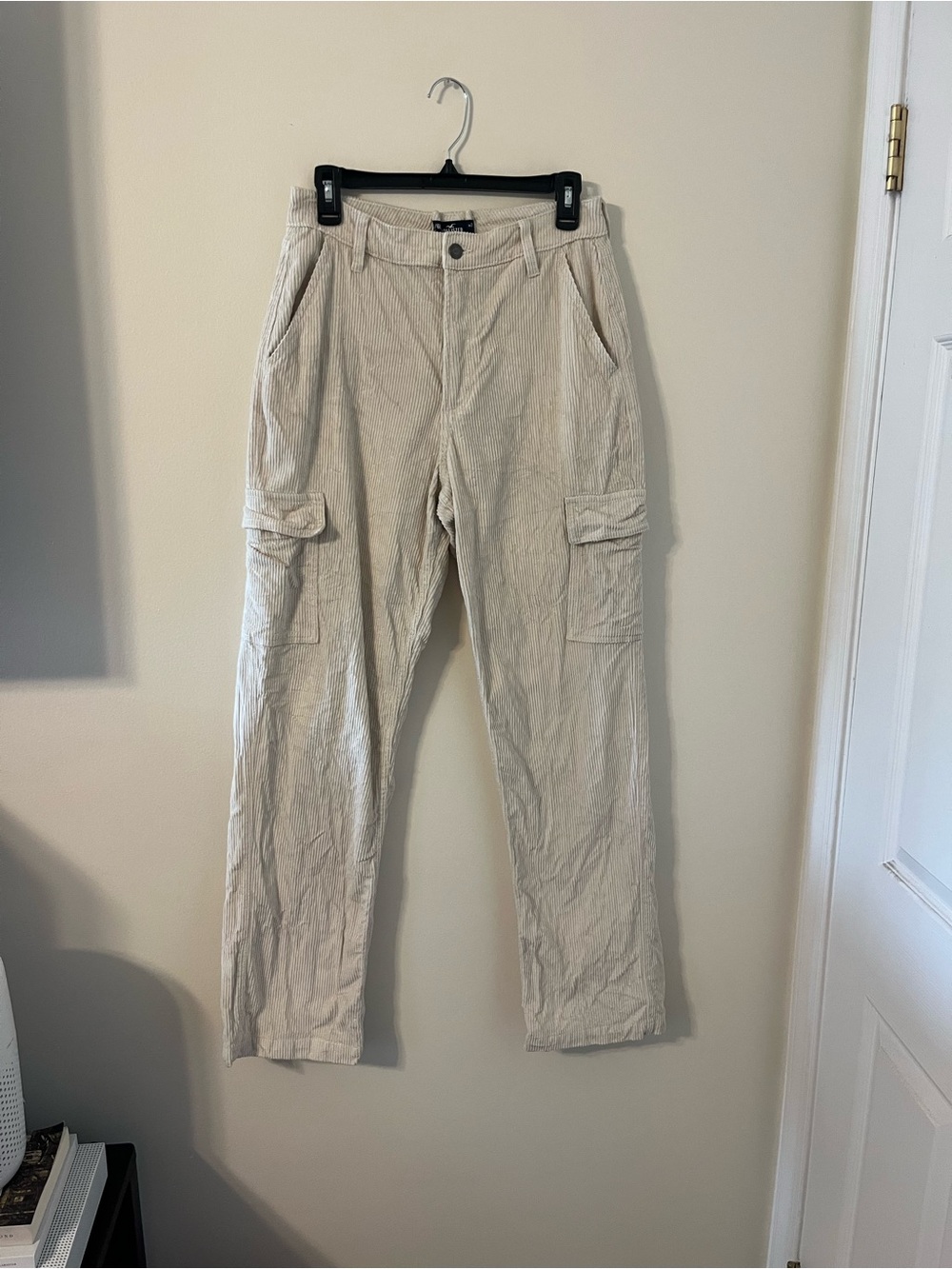 Hollister Cream Straight-Leg Cargo Pants